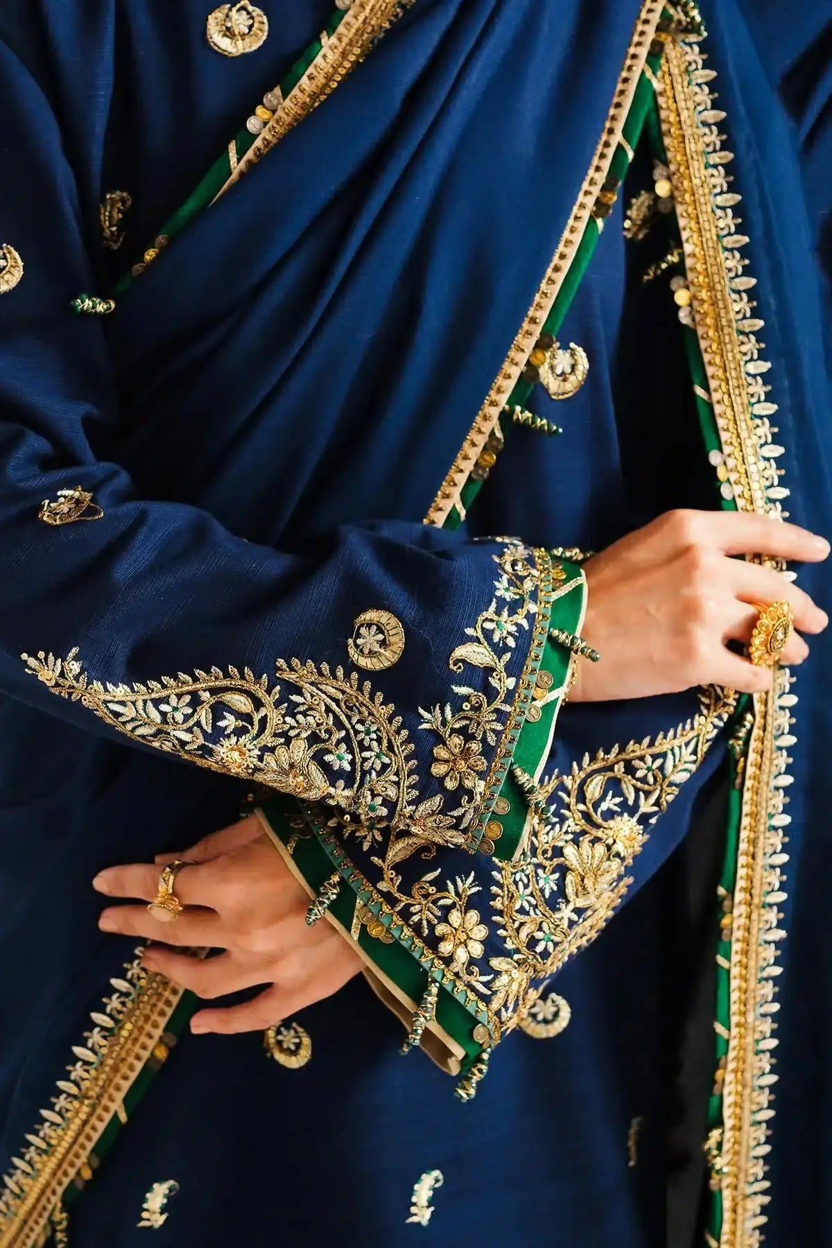 Zara ShahJahan | Winter Shawl 23 | WS23-D1 - Pakistani Designer Dress - by Zara Shahjahan | Type: Luxury - 100% Original at Saira Sultan