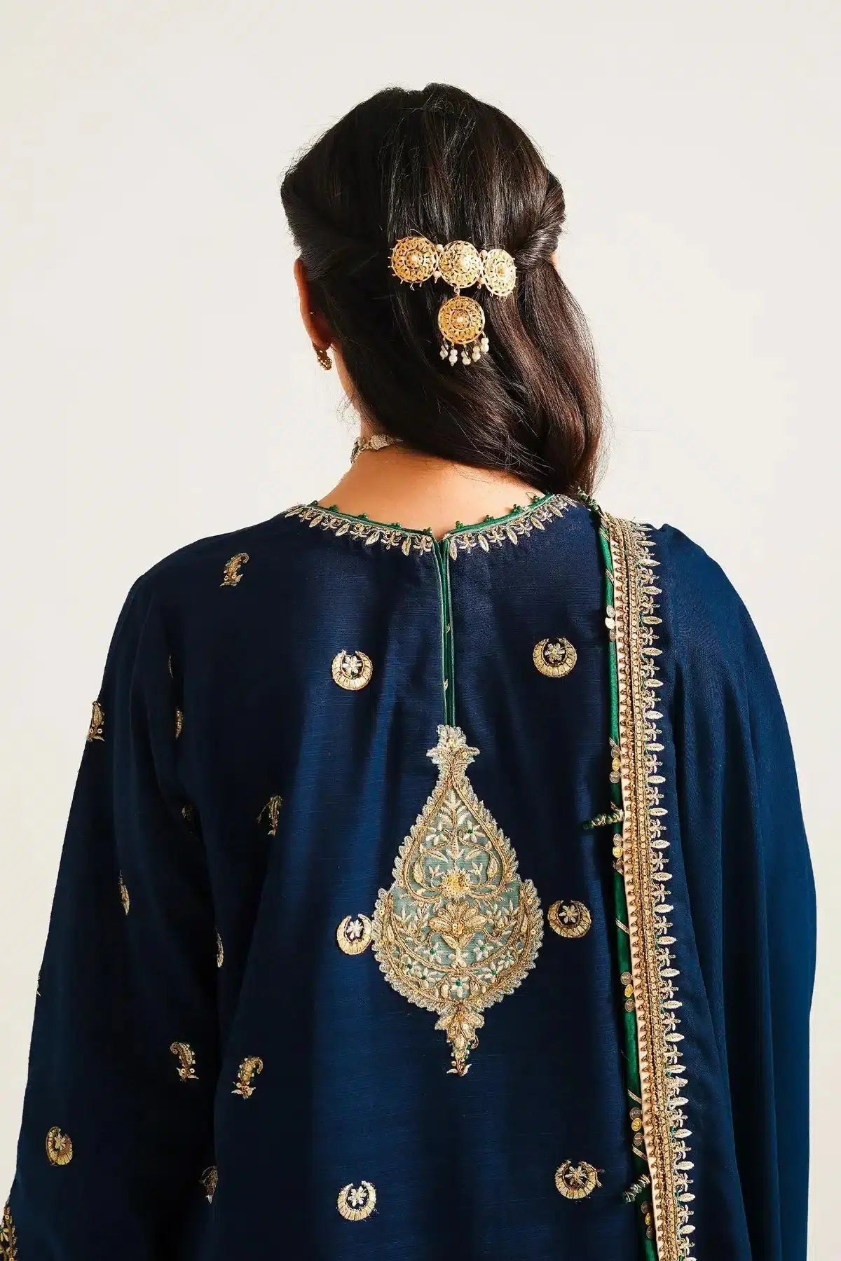 Zara ShahJahan | Winter Shawl 23 | WS23-D1 - Pakistani Designer Dress - by Zara Shahjahan | Type: Luxury - 100% Original at Saira Sultan