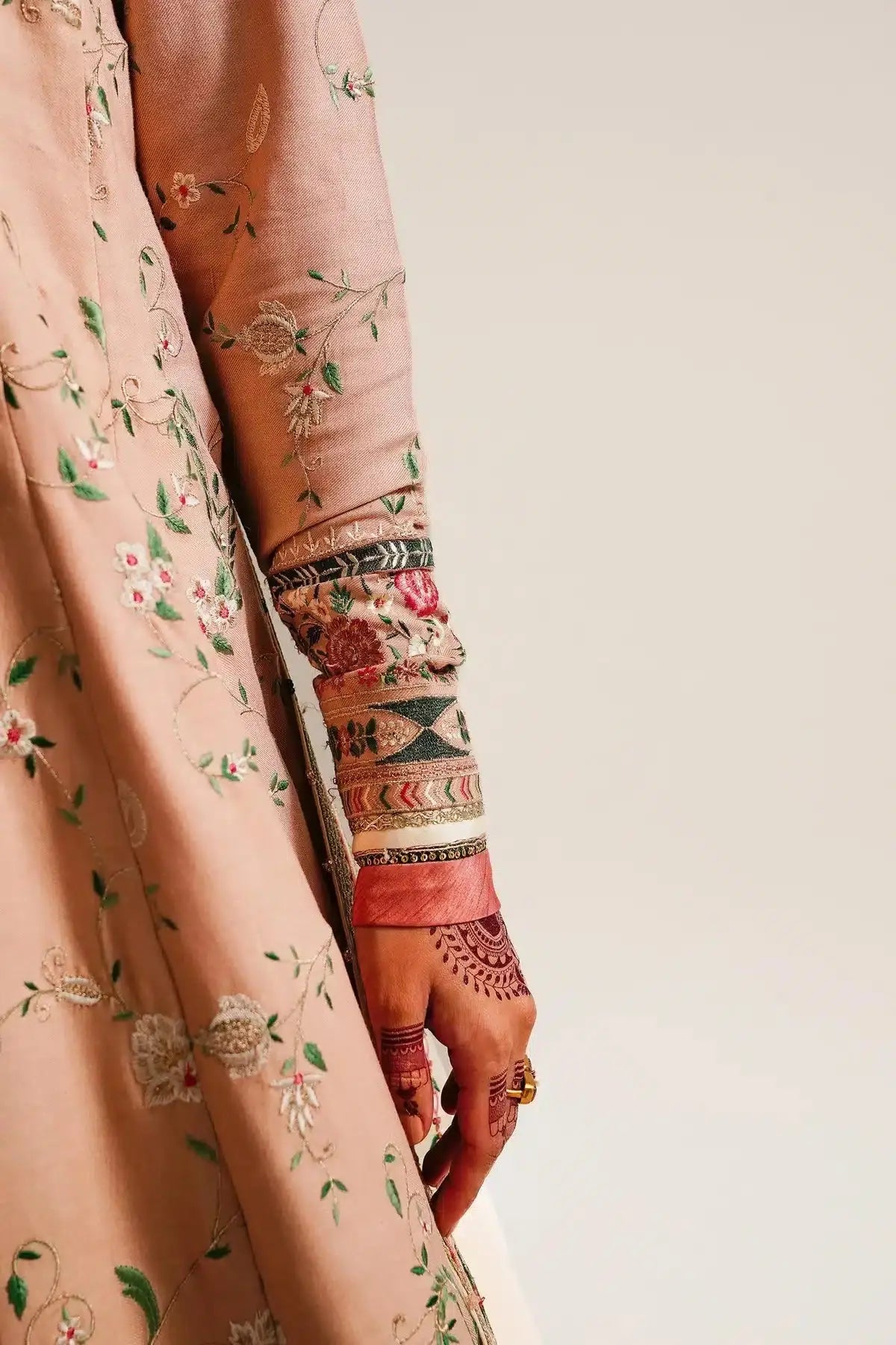 Zara ShahJahan | Winter Shawl 23 | WS23-D2 - Pakistani Designer Dress - by Zara Shahjahan | Type: Luxury - 100% Original at Saira Sultan