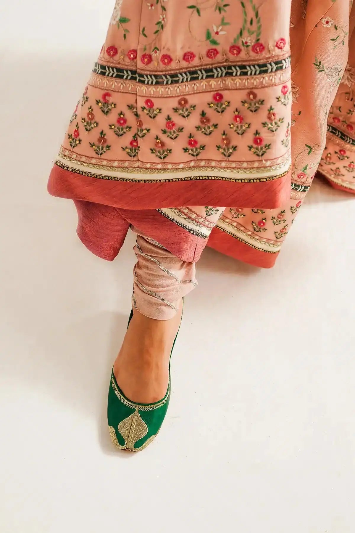 Zara ShahJahan | Winter Shawl 23 | WS23-D2 - Pakistani Designer Dress - by Zara Shahjahan | Type: Luxury - 100% Original at Saira Sultan