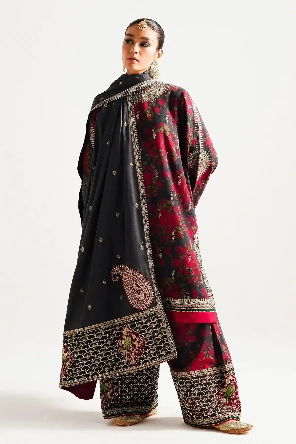 Zara ShahJahan | Winter Shawl 23 | WS23-D3 - Pakistani Designer Dress - by Zara Sahjahan | Type: Luxury - 100% Original at Saira Sultan