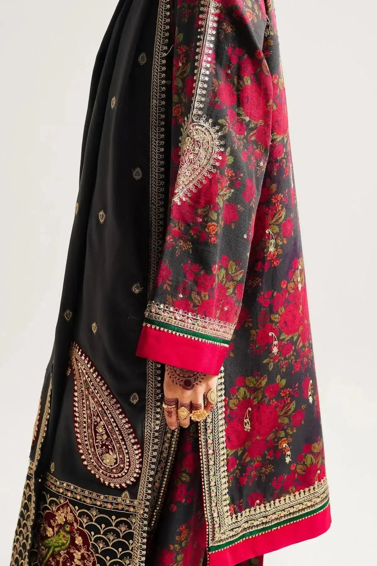Zara ShahJahan | Winter Shawl 23 | WS23-D3 - Pakistani Designer Dress - by Zara Sahjahan | Type: Luxury - 100% Original at Saira Sultan