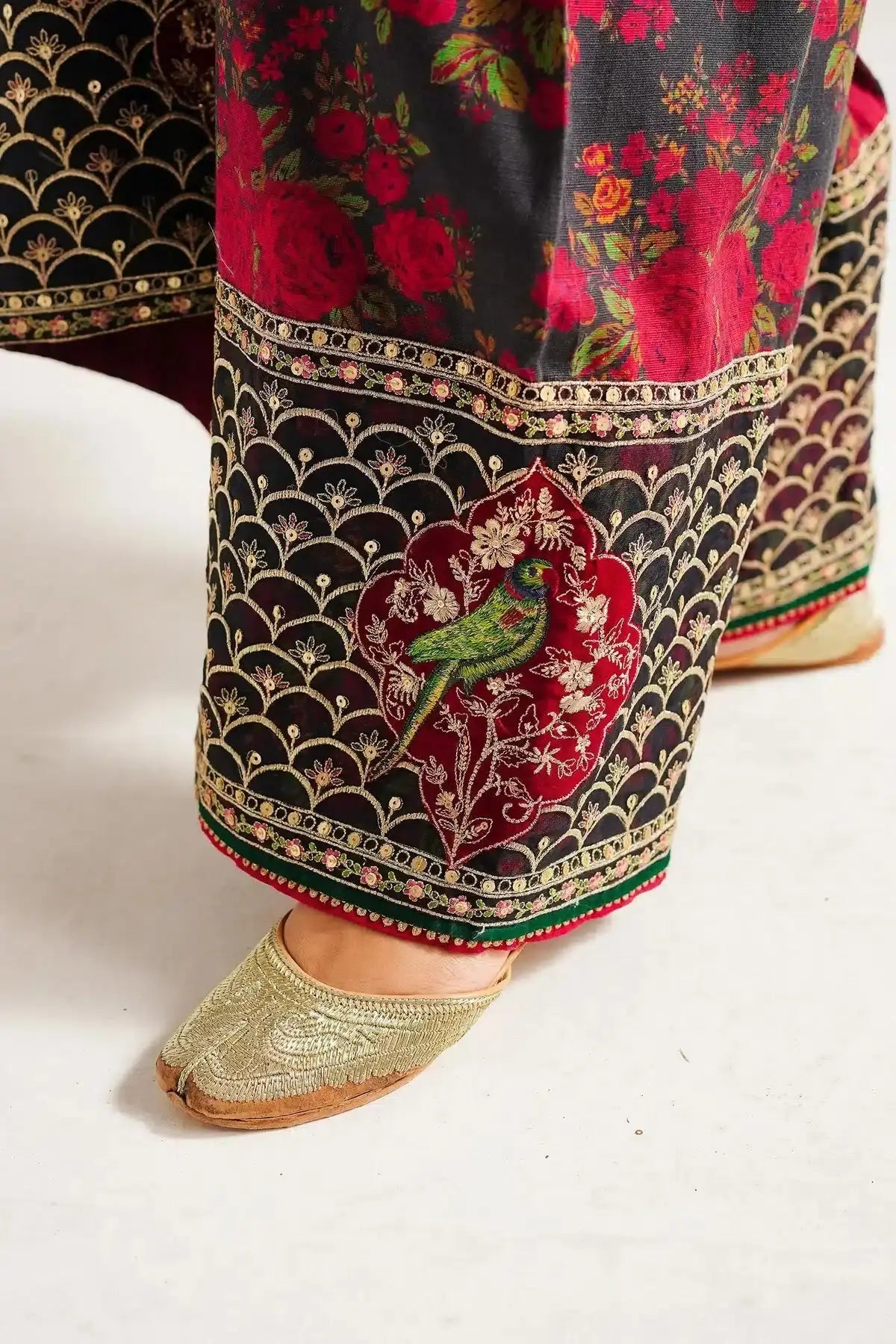 Zara ShahJahan | Winter Shawl 23 | WS23-D3 - Pakistani Designer Dress - by Zara Sahjahan | Type: Luxury - 100% Original at Saira Sultan
