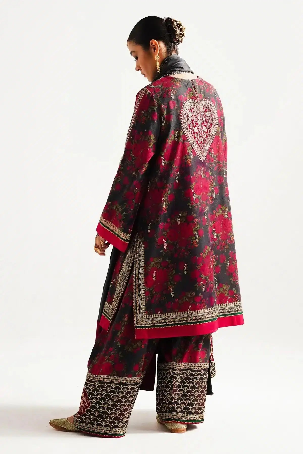 Zara ShahJahan | Winter Shawl 23 | WS23-D3 - Pakistani Designer Dress - by Zara Sahjahan | Type: Luxury - 100% Original at Saira Sultan