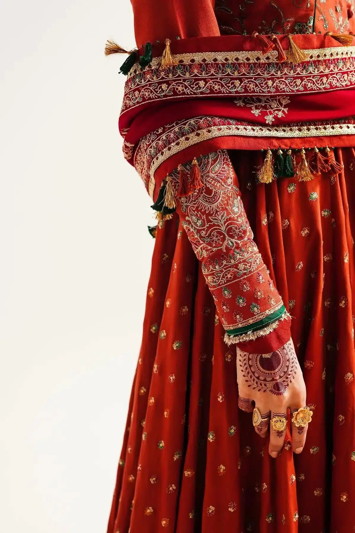 Zara ShahJahan | Winter Shawl 23 | WS23-D4 - Pakistani Designer Dress - by Zara Shahjahan | Type: Luxury - 100% Original at Saira Sultan