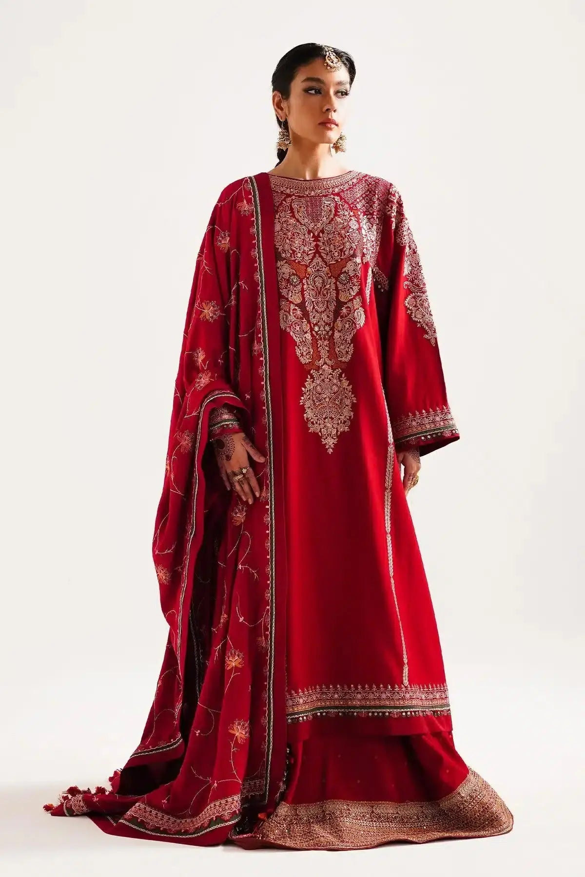 Zara ShahJahan | Winter Shawl 23 | WS23-D8 - Pakistani Designer Dress - by Zara Shahjahan | Type: Luxury - 100% Original at Saira Sultan