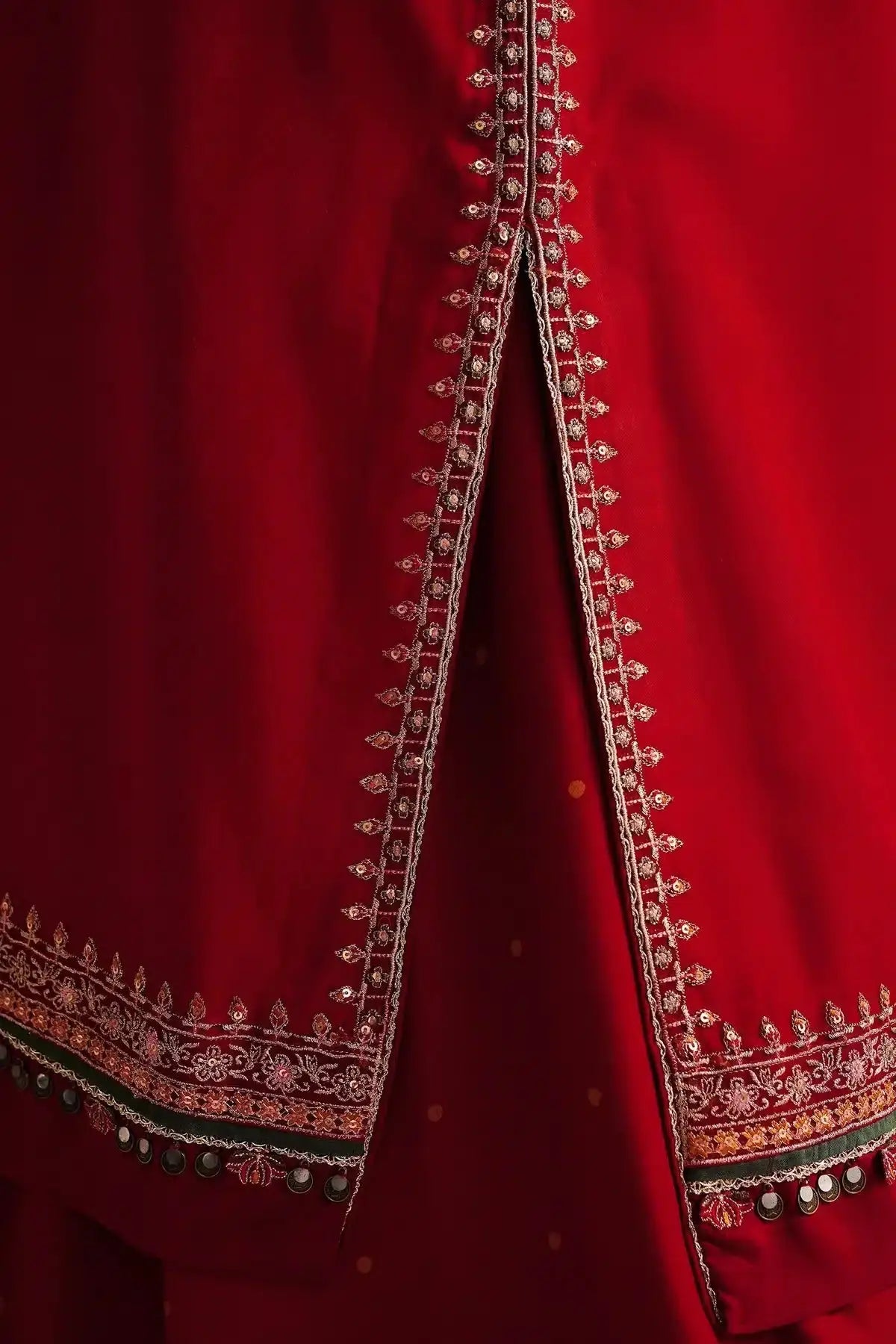Zara ShahJahan | Winter Shawl 23 | WS23-D8 - Pakistani Designer Dress - by Zara Shahjahan | Type: Luxury - 100% Original at Saira Sultan