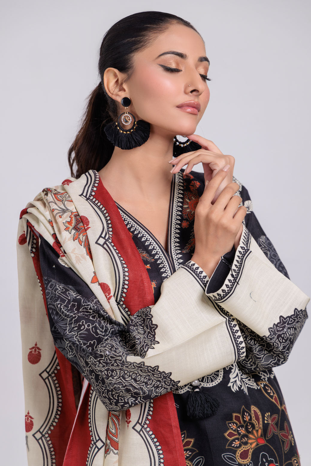 Bonanza Satrangi | Black Khaddar 3 Piece (WS7243P25) 10 Black