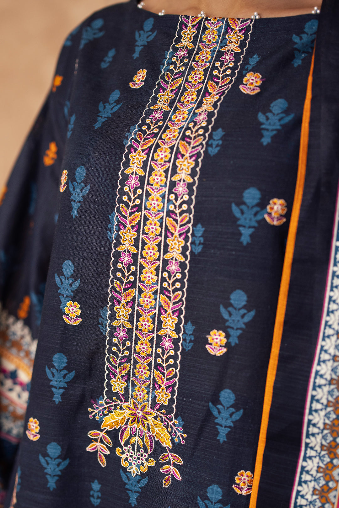 Zellbury | Unstitched 3 Piece Khaddar | Embroidered Shirt Shalwar Dupatta - 0225