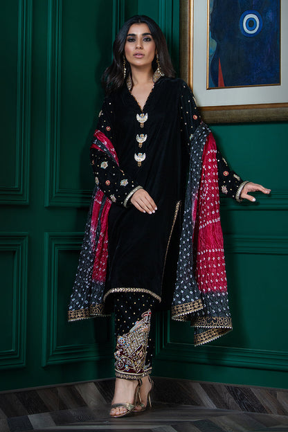 Wardha Saleem | Velvets Winter Fall 24 | Parvaz XS Black Velvet