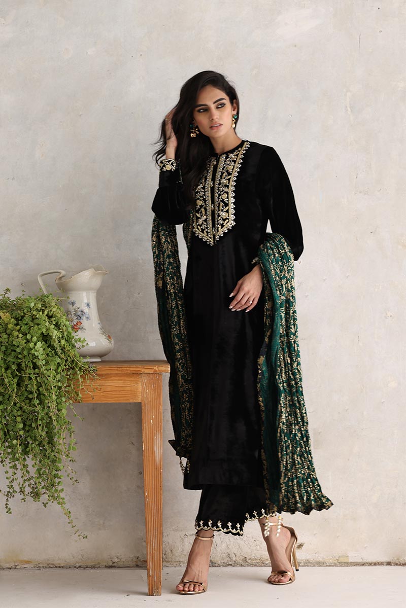 Sana Abbas | Velvet Formals | ZAAI L Black Velvet