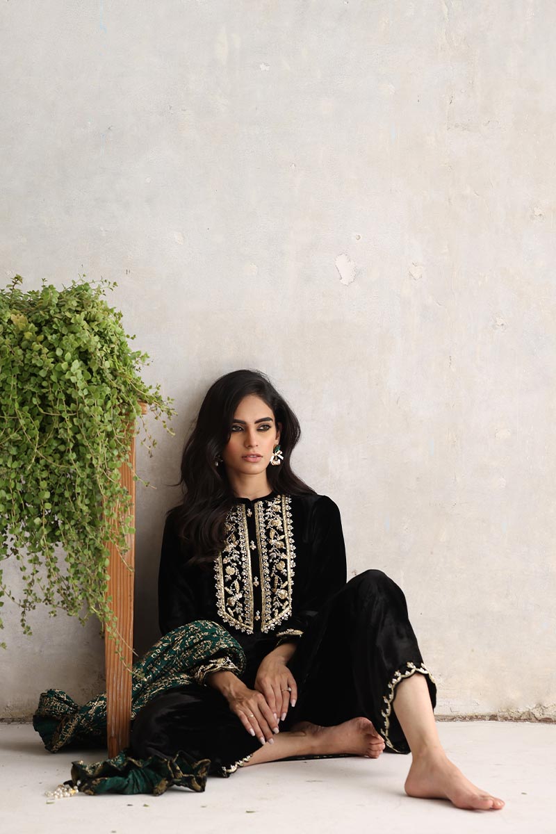 Sana Abbas | Velvet Formals | ZAAI XL Black Velvet