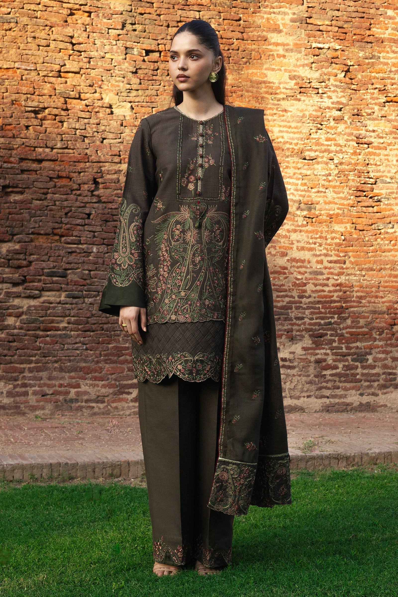 Zara Shahjahan | Winter 24 |  ZOHREH-D5 - Pakistani Designer Dress - by Zara Sahjahan | Type: Ladies Clothes - 100% Original at Saira Sultan