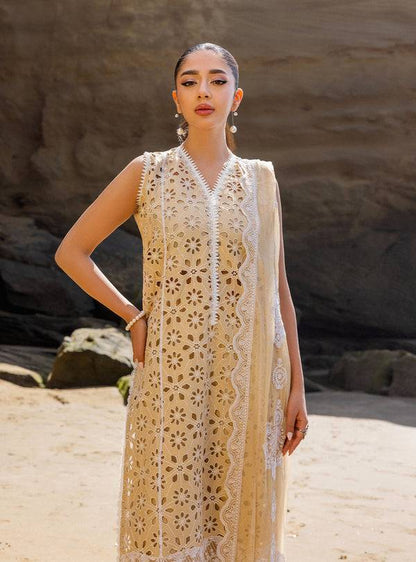 Zainab chottani | Luxury Chikankari 24 | MOTIA - 7B - Pakistani Designer Dress - by Zainab Chottani | Type: Luxury - 100% Original at Saira Sultan