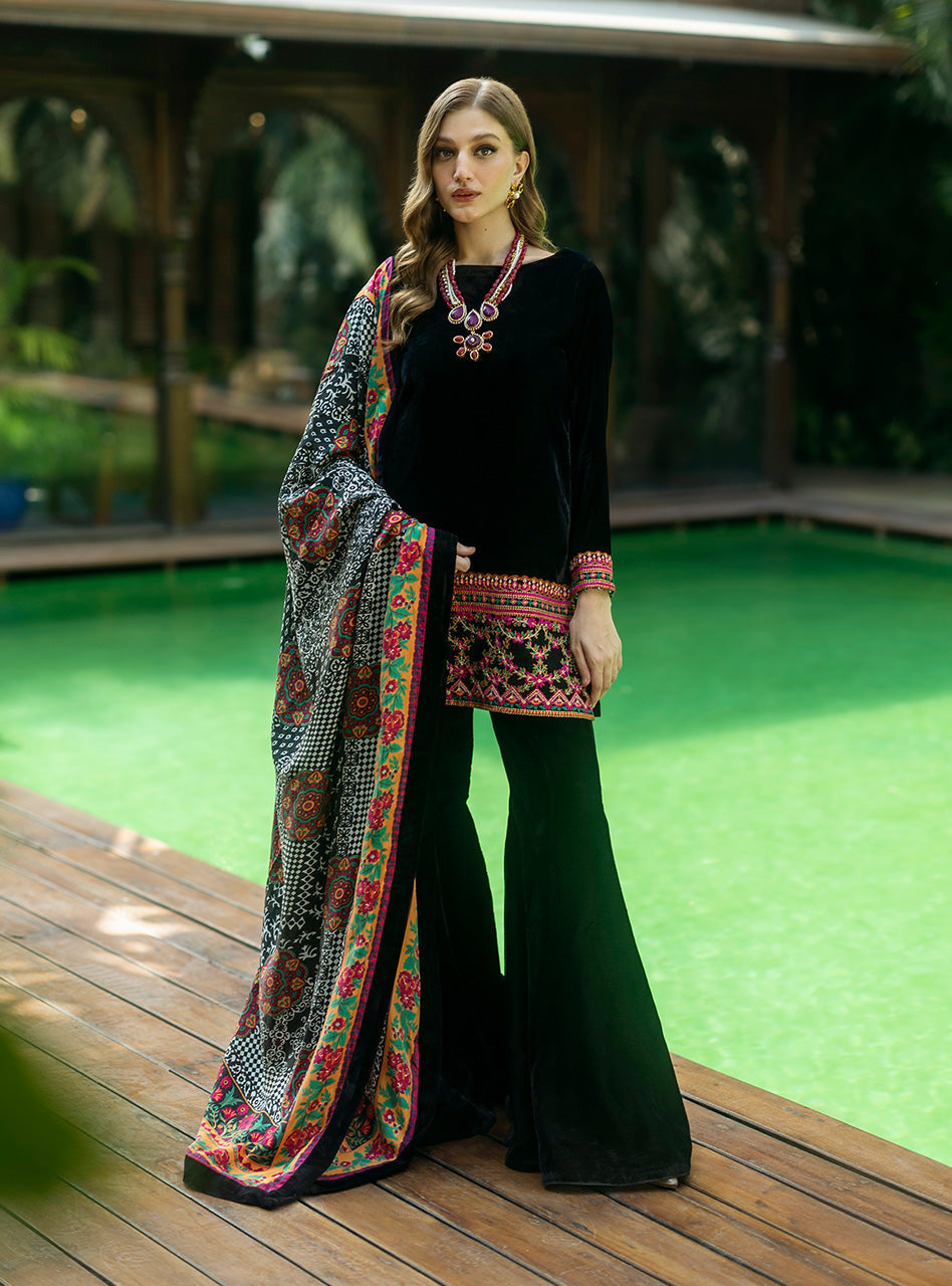 Zainab Chottani | Makhmal Luxe Pret | Zulmat XS Black Velvet