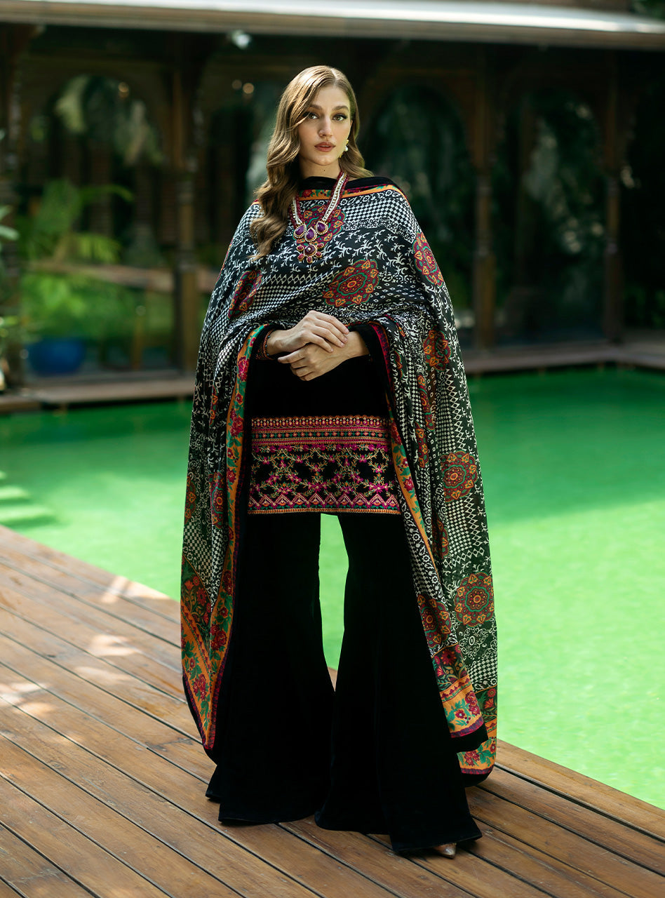 Zainab Chottani | Makhmal Luxe Pret | Zulmat S Black Velvet