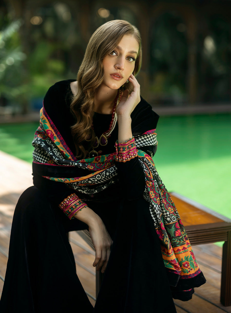 Zainab Chottani | Makhmal Luxe Pret | Zulmat M Black Velvet