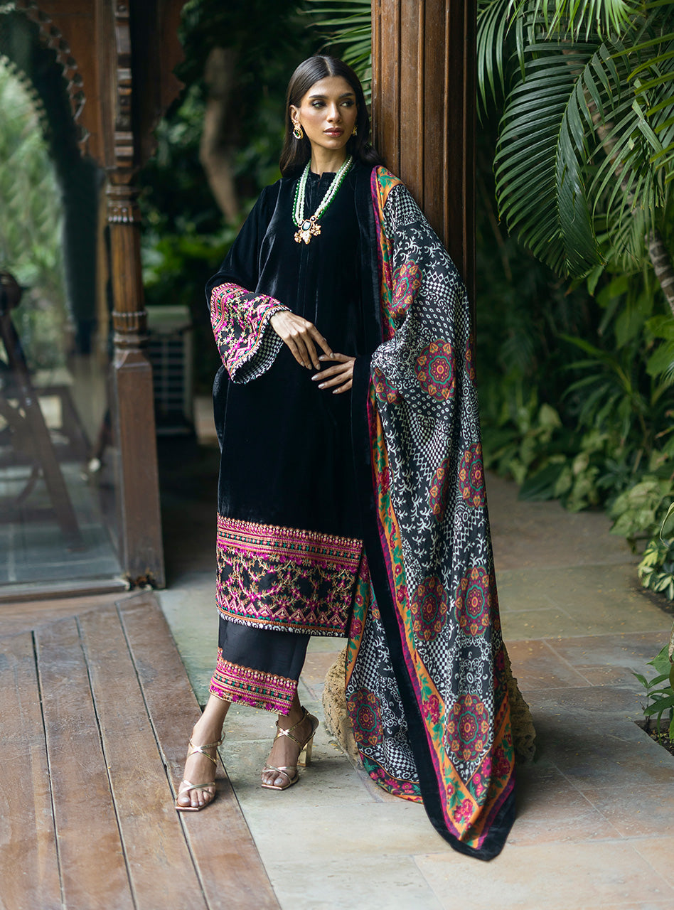 Zainab Chottani | Makhmal Luxe Pret | Ghazaleh XS Black Velvet