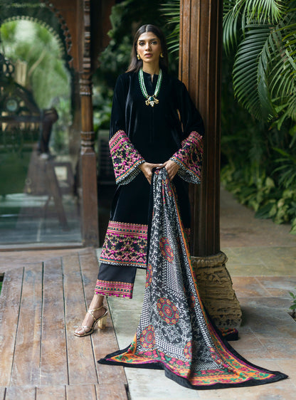 Zainab Chottani | Makhmal Luxe Pret | Ghazaleh L Black Velvet