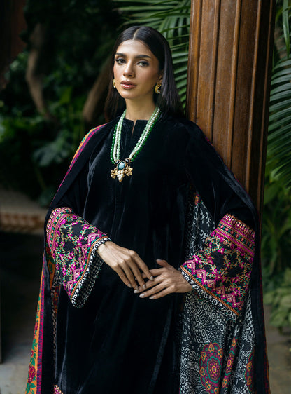 Zainab Chottani | Makhmal Luxe Pret | Ghazaleh XL Black Velvet