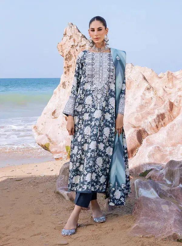 Zainab Chottani | Winter Shawls | Kinara - Pakistani Designer Dress - by Zainab Chottani | Type: Luxury - 100% Original at Saira Sultan