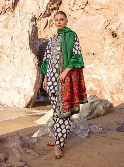 Zainab Chottani | Winter Shawls | Kiara - Pakistani Designer Dress - by Zainab Chottani | Type: Luxury - 100% Original at Saira Sultan