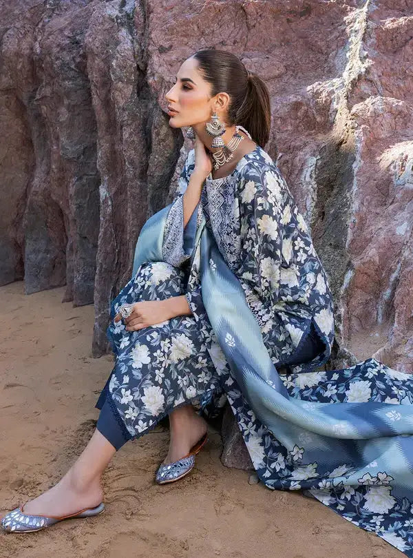 Zainab Chottani | Winter Shawls | Kinara - Pakistani Designer Dress - by Zainab Chottani | Type: Luxury - 100% Original at Saira Sultan