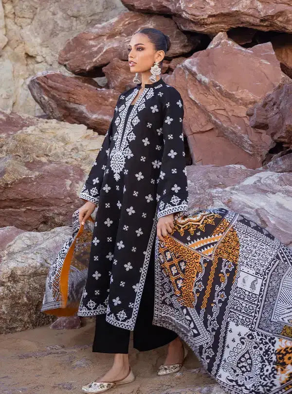 Zainab Chottani | Winter Shawls | Ryma - Pakistani Designer Dress - by Zainab Chottani | Type: Luxury - 100% Original at Saira Sultan