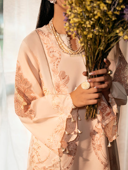 Izel | Dastak Luxury Lawn | AARZOO M Pale Peach Lawn