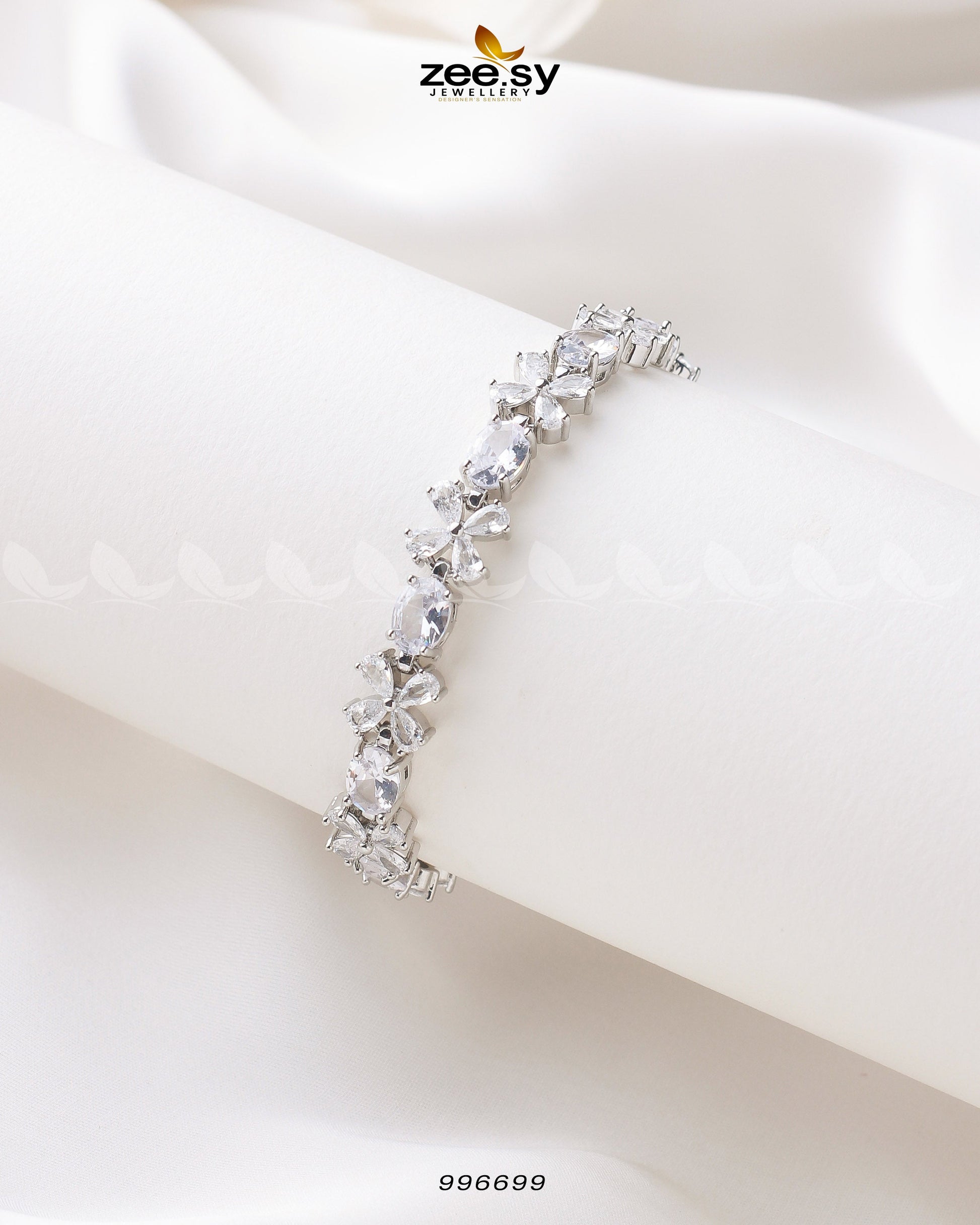 Lisianthus Bracelet Sliver White