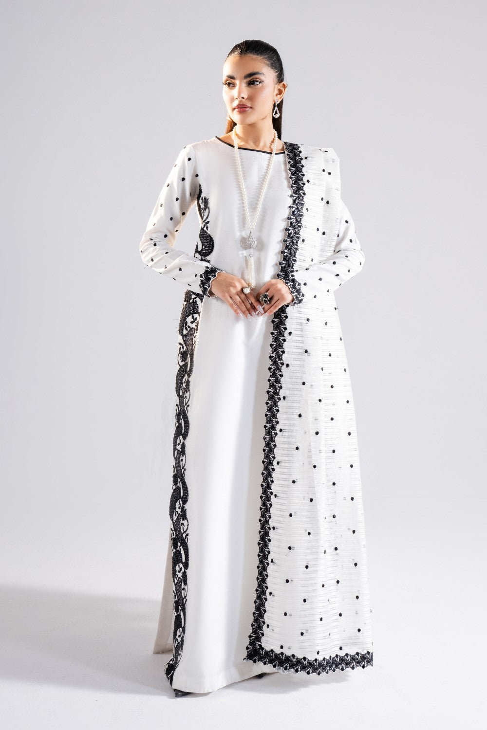 Maryum N Maria | Luna Formals | ARELA S White Grip