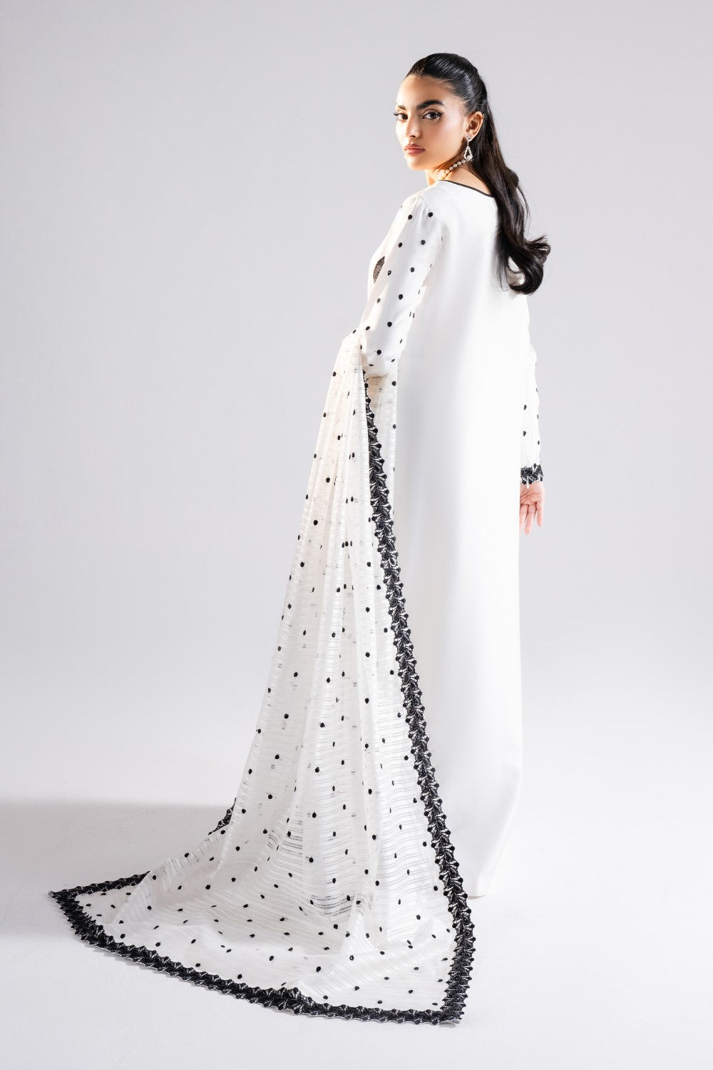 Maryum N Maria | Luna Formals | ARELA M White Grip