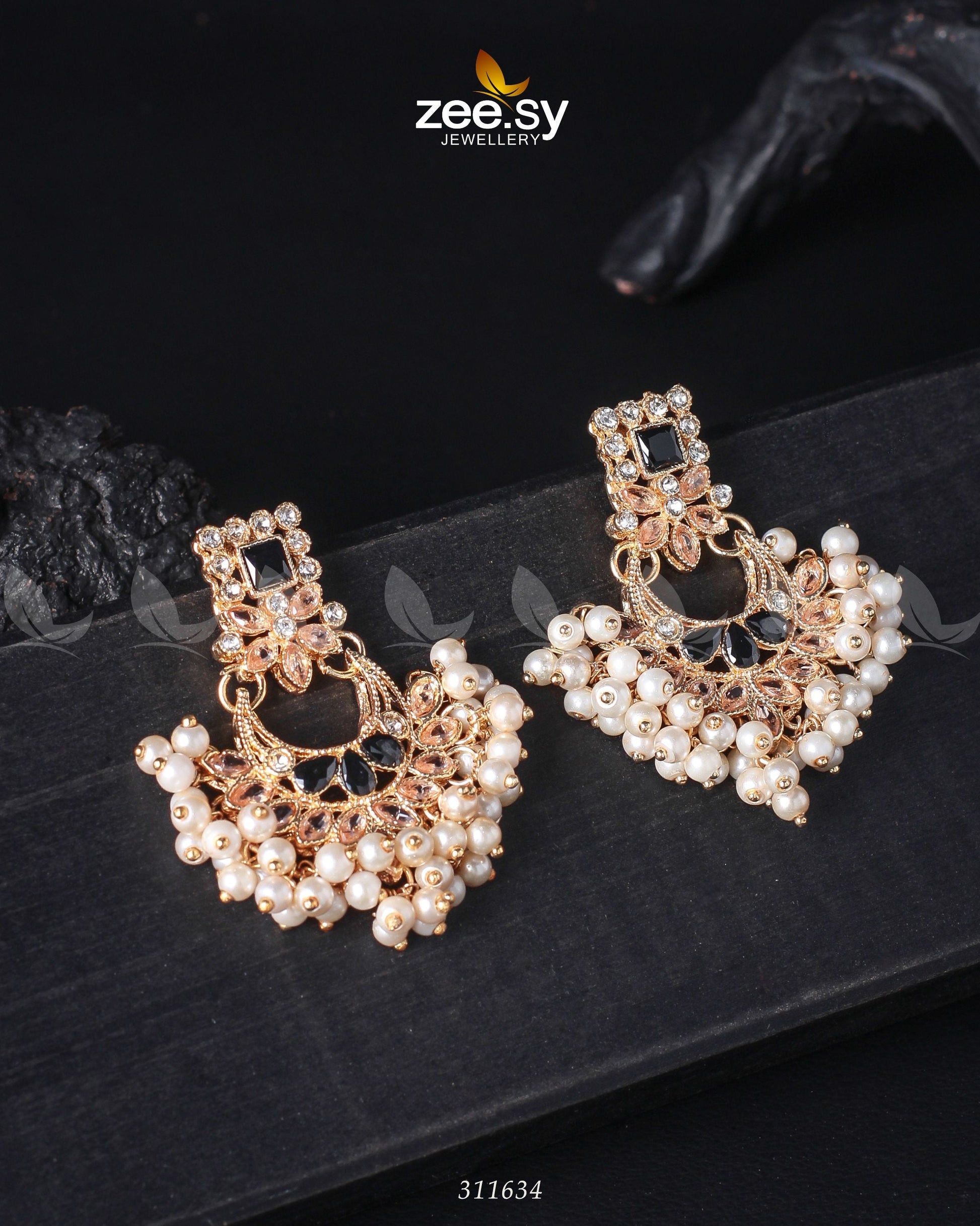 Lily Earrings Black