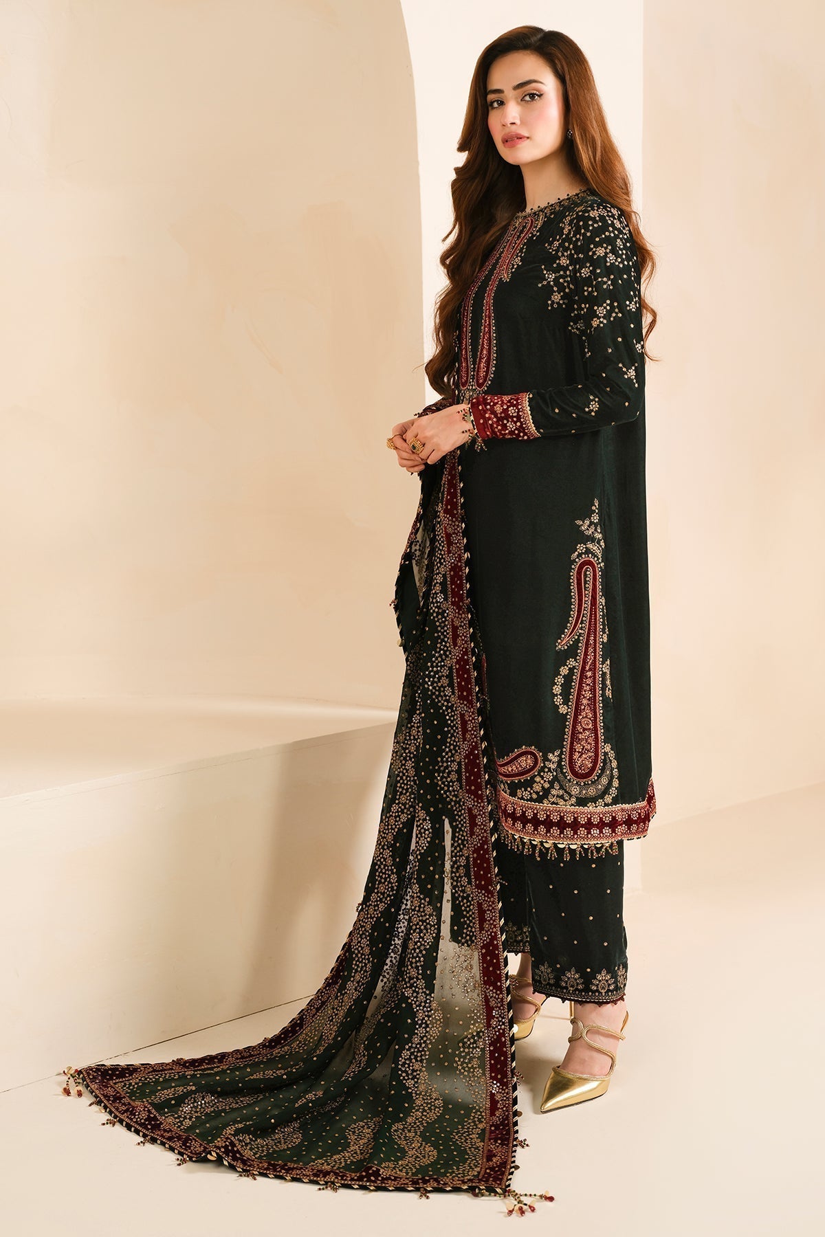 Jazmin | Velvet Edit 24 | Velvet Formal VF-2034 - Pakistani Designer Dress - by Jazmin | Type: Formal - 100% Original at Saira Sultan
