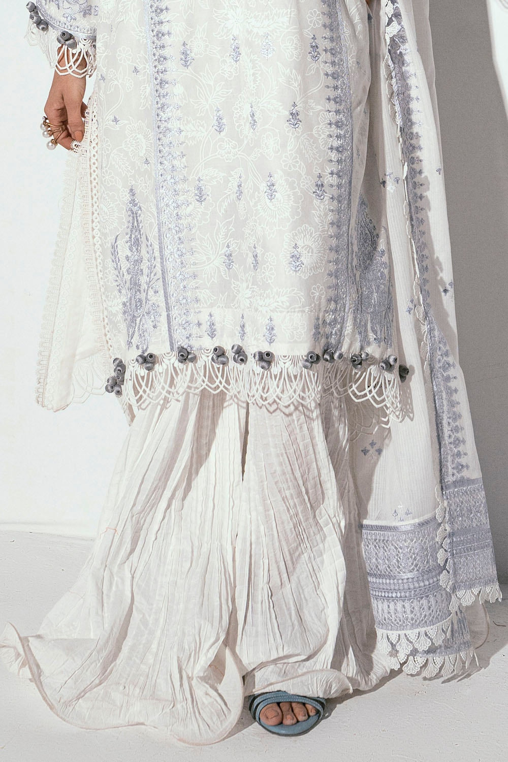 Gul Ahmed | Gul Nilofer 25 | DN-42050 XL Ivory Lawn