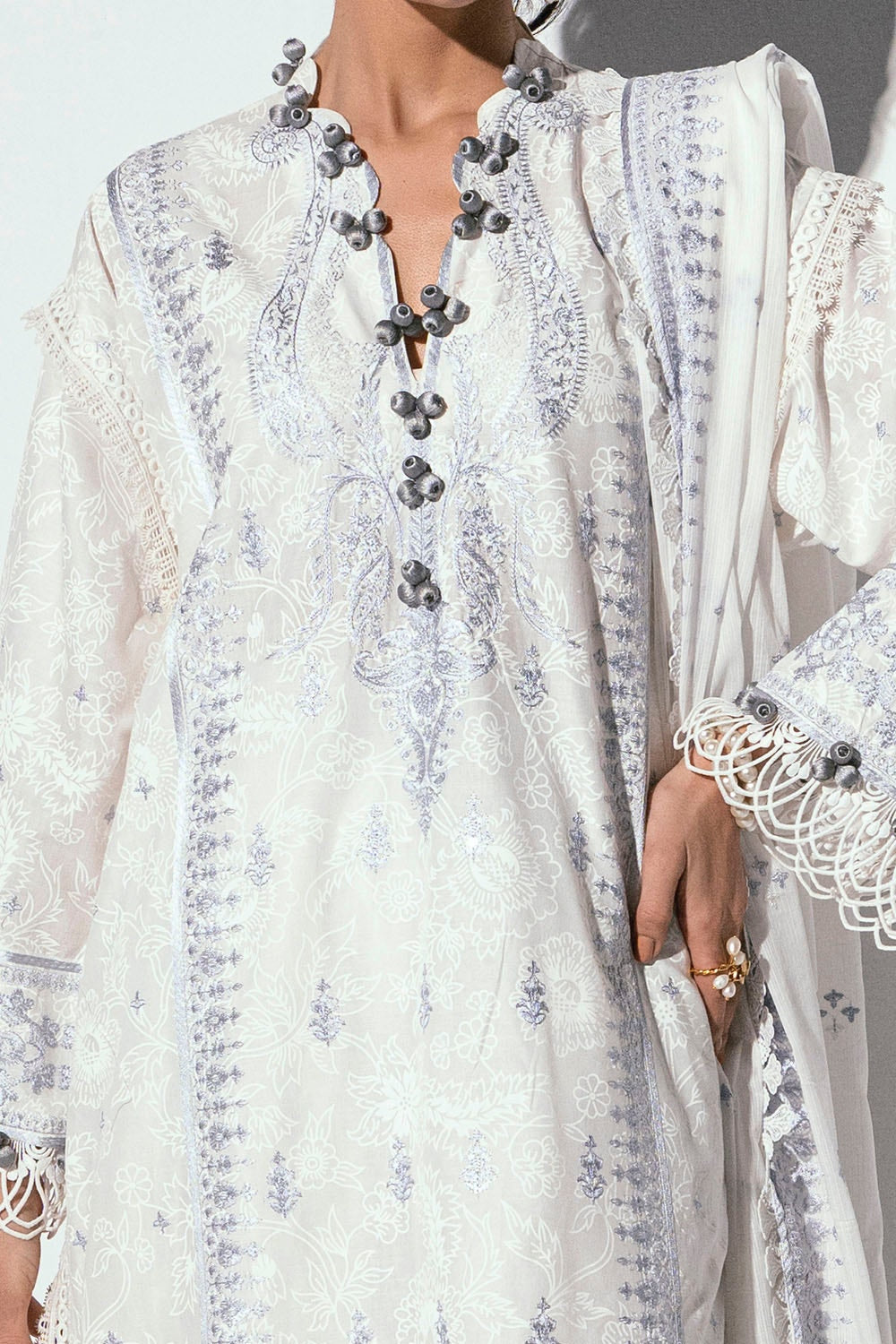 Gul Ahmed | Gul Nilofer 25 | DN-42050 L Ivory Lawn