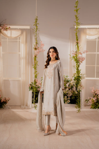 Vintage | Shehnayi Formals | Mahzeb - Pakistani Designer Dress - by Vintage - Type : Ladies Clothes - 100% Original at Saira Sultan