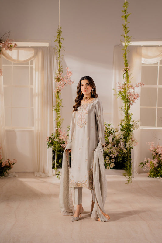 Vintage | Shehnayi Formals | Mahzeb - Pakistani Designer Dress - by Vintage - Type : Ladies Clothes - 100% Original at Saira Sultan