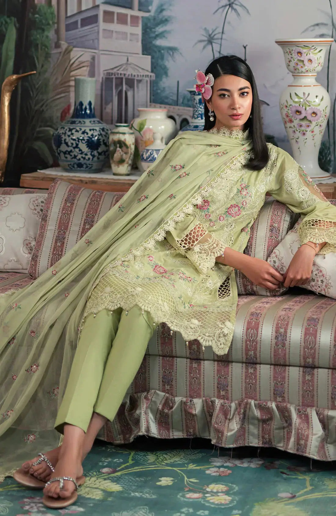 Emaan Adeel | Ayra Luxury Lawn 24 | AR-02 - Pakistani Designer Dress - by Emaan Adeel | Type: Luxury - 100% Original at Saira Sultan