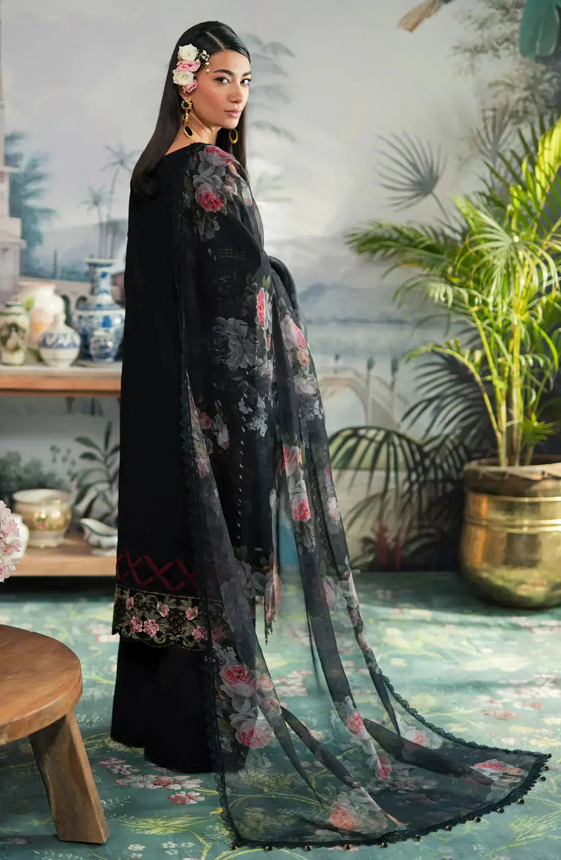 Emaan Adeel | Ayra Luxury Lawn 24 | AR-05 - Pakistani Designer Dress - by Emaan Adeel | Type: Luxury - 100% Original at Saira Sultan