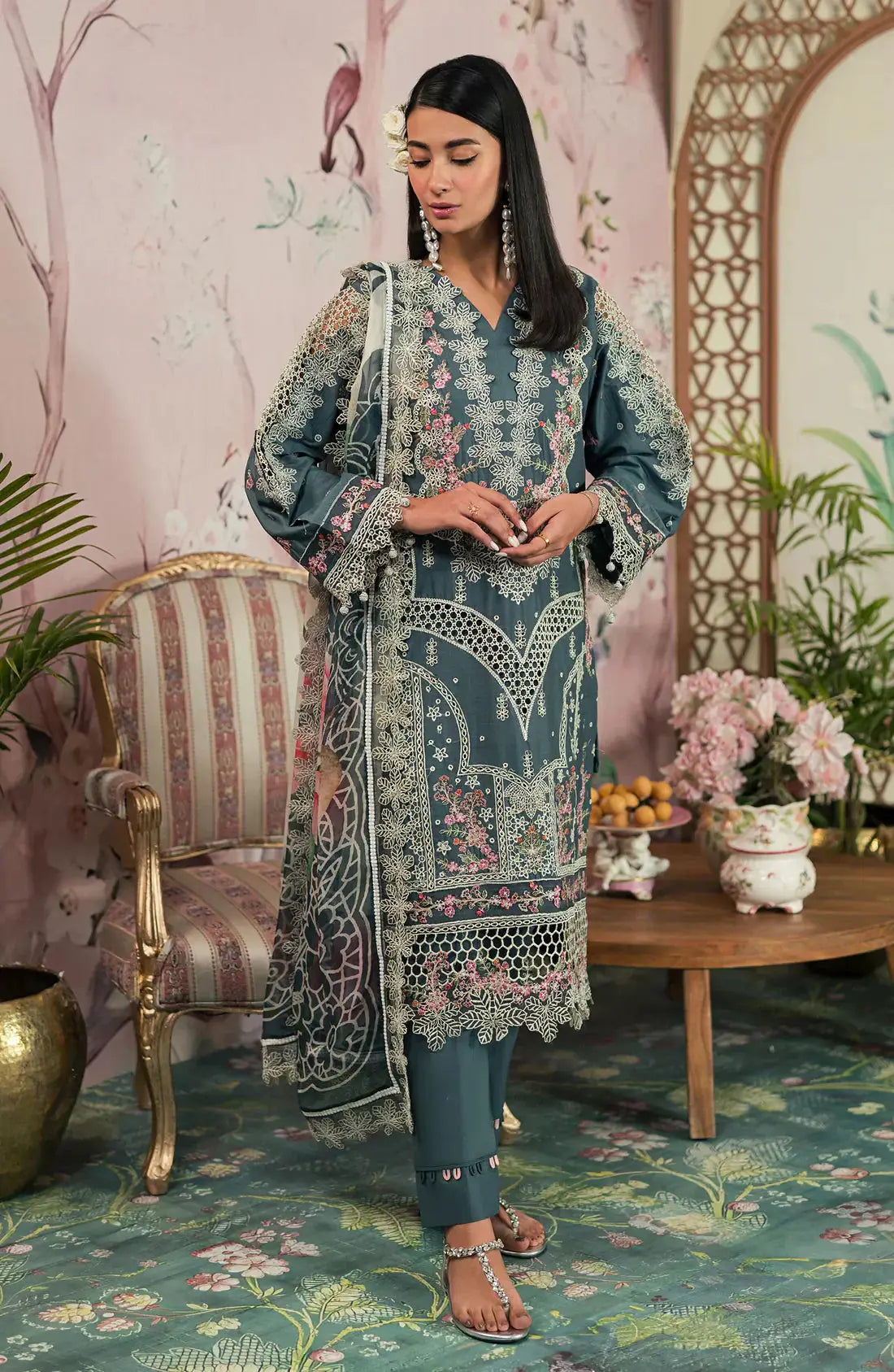 Emaan Adeel | Ayra Luxury Lawn 24 | AR-09 - Pakistani Designer Dress - by Emaan Adeel | Type: Luxury - 100% Original at Saira Sultan