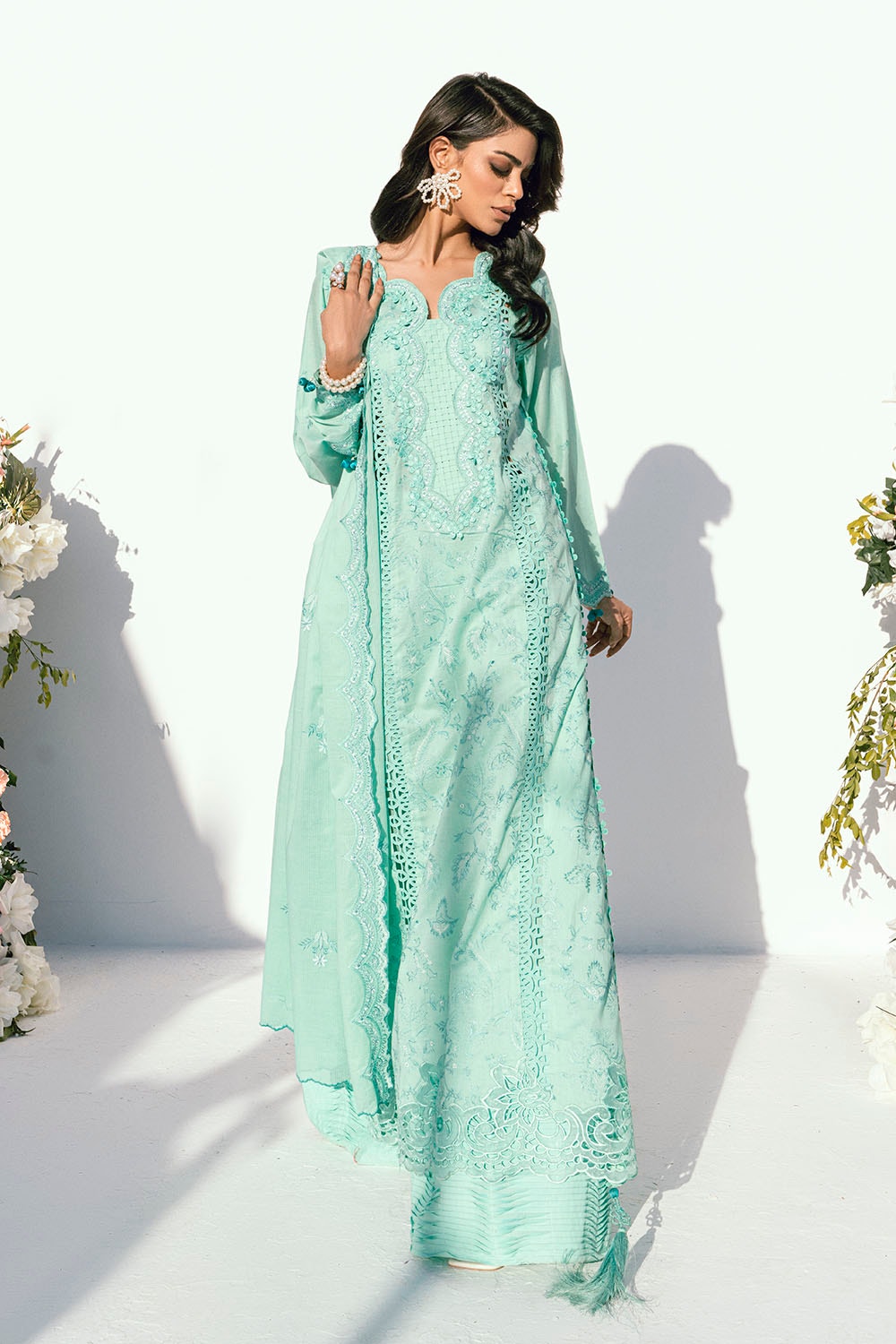 Gul Ahmed | Gul Nilofer 25 | DN-52013 S Light Ferozi Gray Lawn