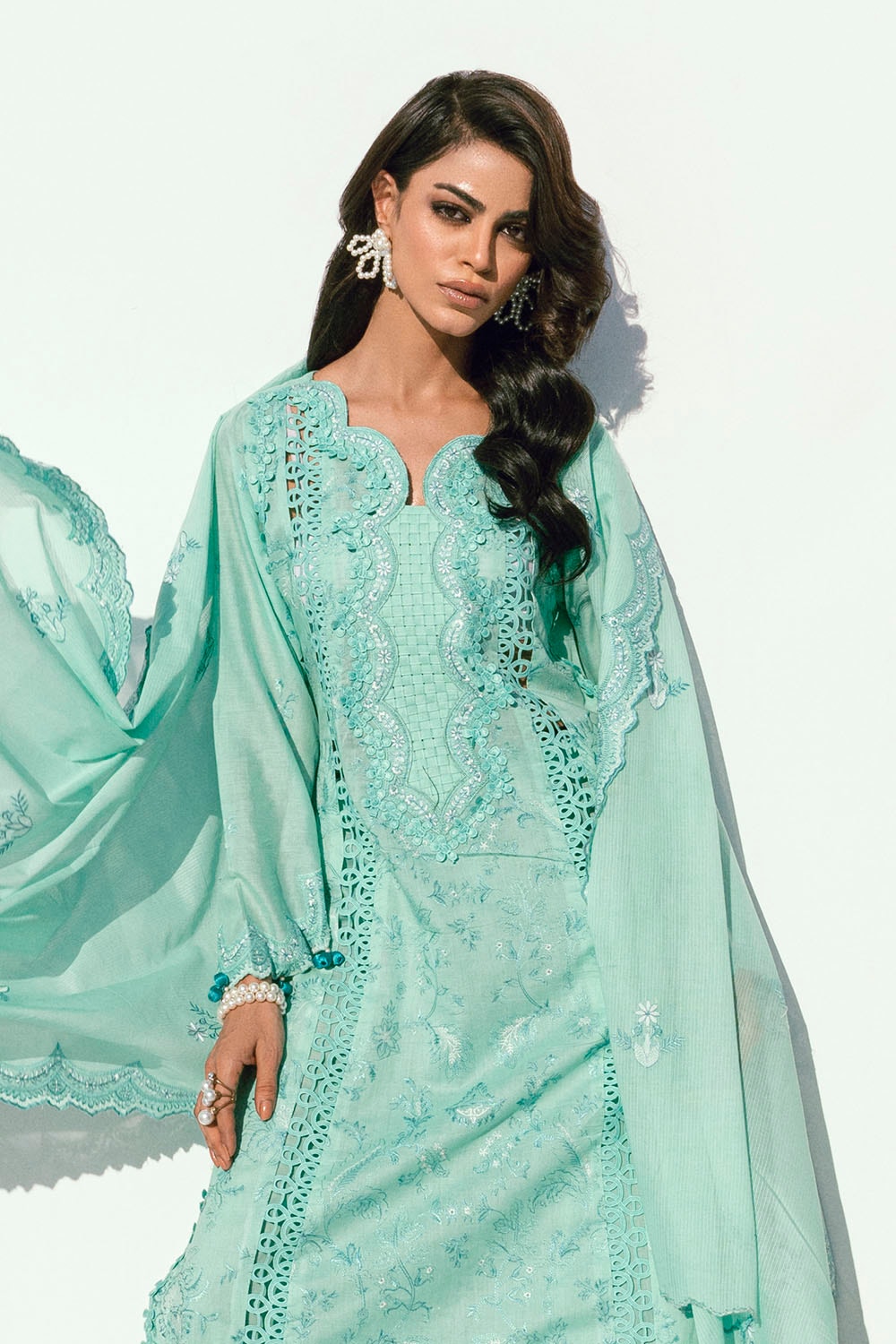 Gul Ahmed | Gul Nilofer 25 | DN-52013 M Light Ferozi Gray Lawn
