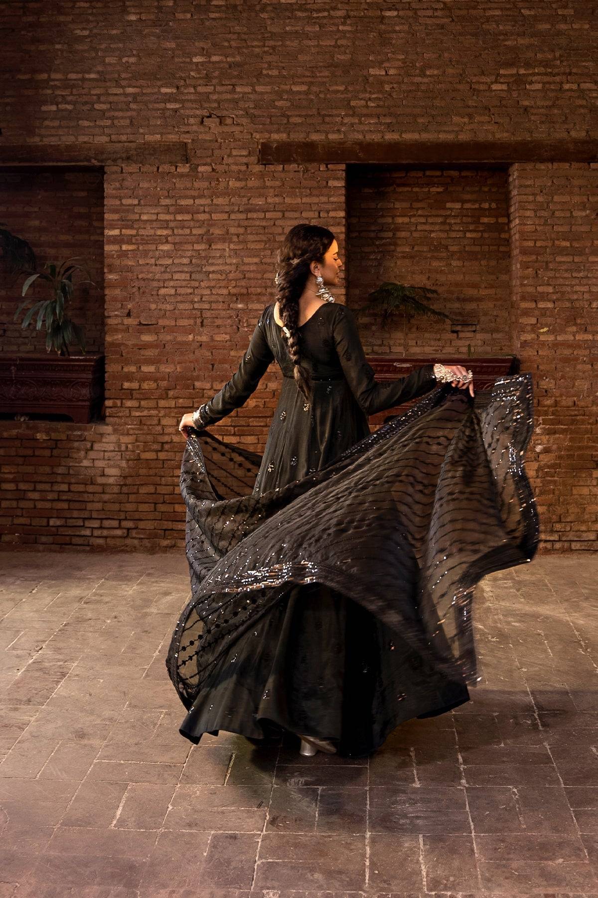 Erum Khan | Shezadian Luxe Formals | Mumtaz - Pakistani Designer Dress - by Erum Khan | Type: Formal - 100% Original at Saira Sultan