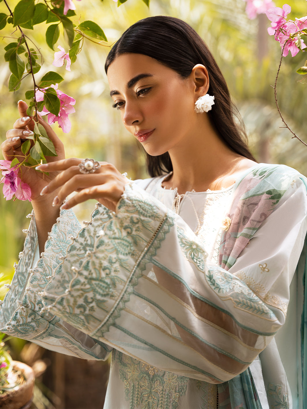 Izel | Dastak Luxury Lawn | FALAK L Off White Lawn