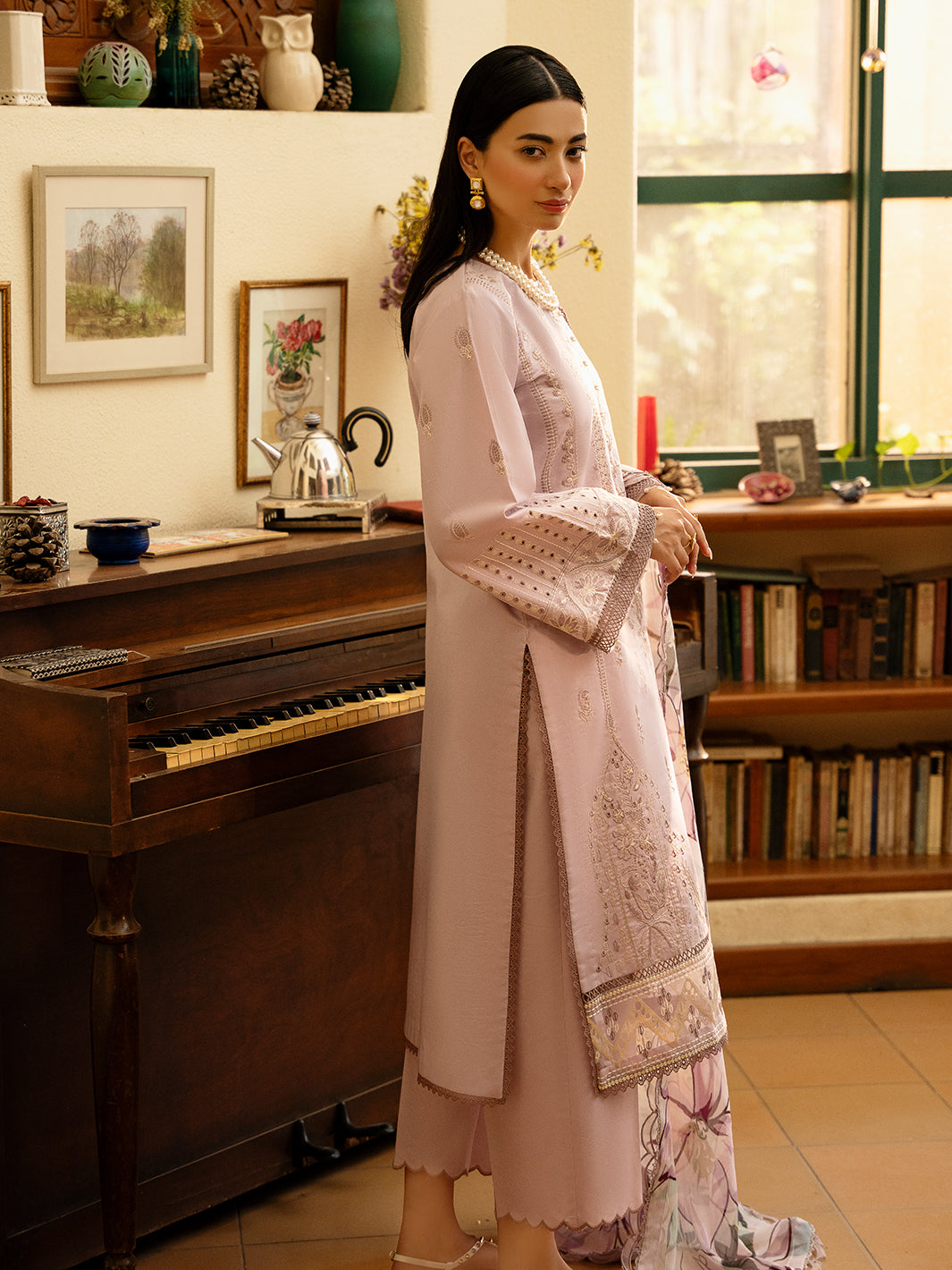 Izel | Dastak Luxury Lawn | GUL S Lilac Lawn