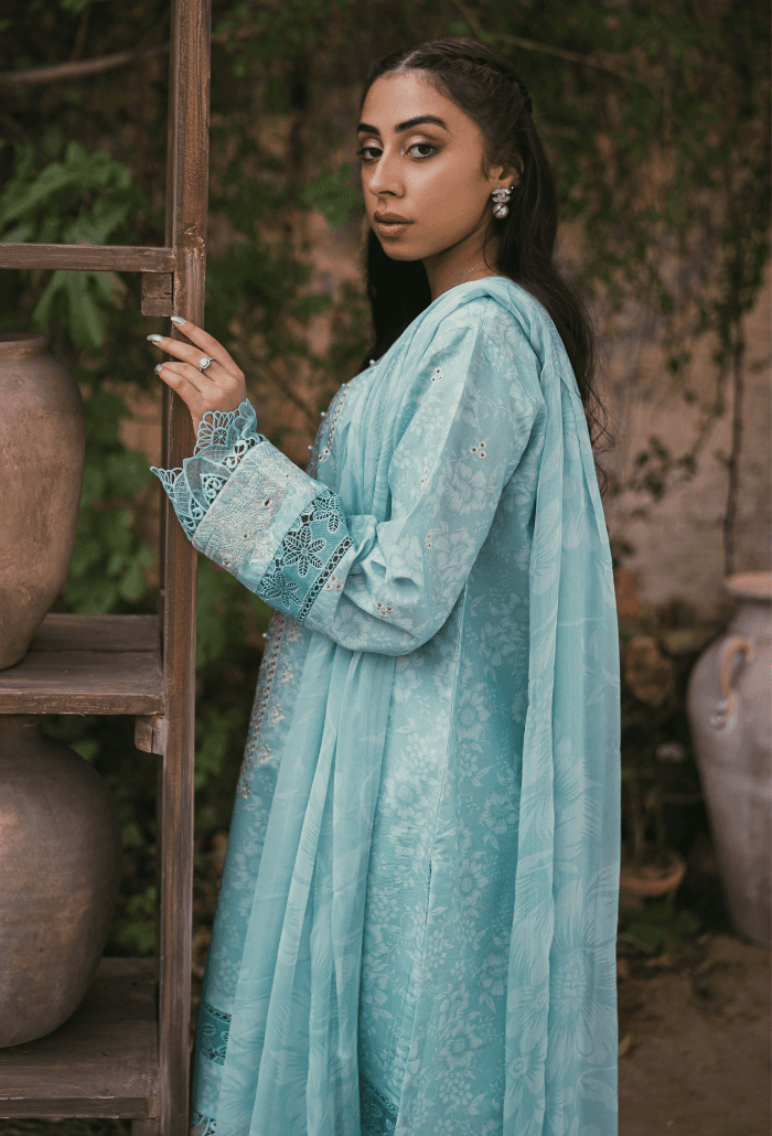 Humdum | Gardenia Lawn | D07 - Pakistani Designer Dress - by HumDum | Type: Luxury - 100% Original at Saira Sultan