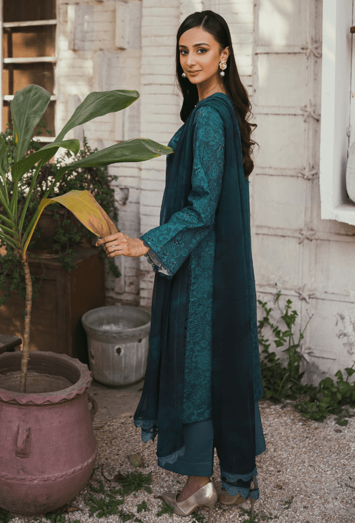 Humdum | Gardenia Lawn | D01 - Pakistani Designer Dress - by HumDum | Type: Luxury - 100% Original at Saira Sultan