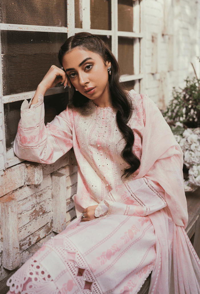 Humdum | Gardenia Lawn | D03 - Pakistani Designer Dress - by HumDum | Type: Luxury - 100% Original at Saira Sultan