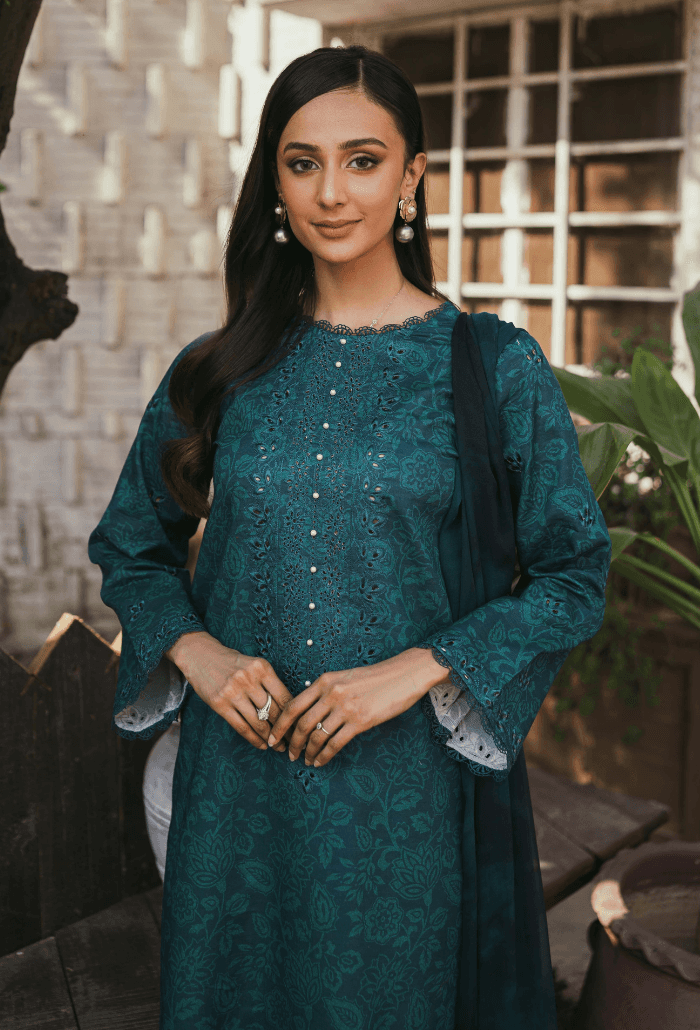 Humdum | Gardenia Lawn | D01 - Pakistani Designer Dress - by HumDum | Type: Luxury - 100% Original at Saira Sultan